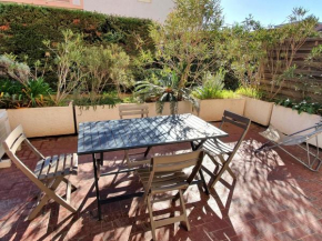 Studio avec Coin-Nuit, Terrasse et Parking, Centre Sainte-Maxime, Proche Plages - 4 Pers. - FR-1-780-61